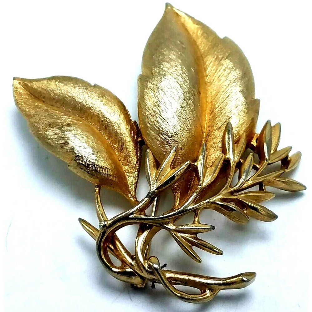 Signed Sarah Coventry Vintage Gold Tone Leaf Brooch Pin 3" x 2 3/4"